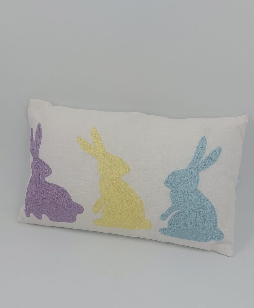 Weißes Dekorative Kissen mit Hasen für Wohnzimmer, Couch, Bett, Sofa / Maße: 50cm x 30 cm